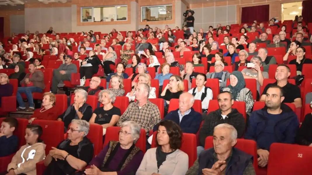 Antalya’da 40 Kişilik Koro Öğretmenler İçin Söyledi 1